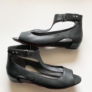 Tsubo Gerri T-Strap Flats in Black Leather sz 9
